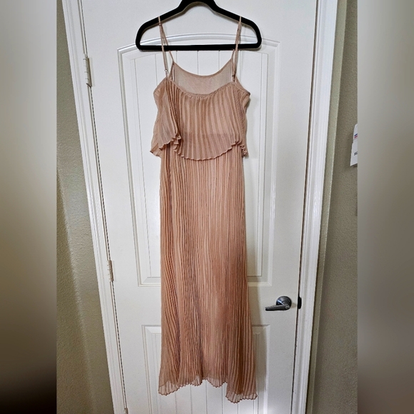 Gianni Bini Pleated Maxi Dress - Picture 3 of 3